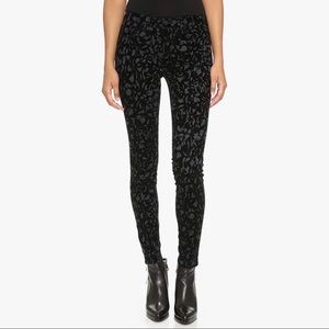 J Brand Skinny Leg Black Brocad Jean Size 26